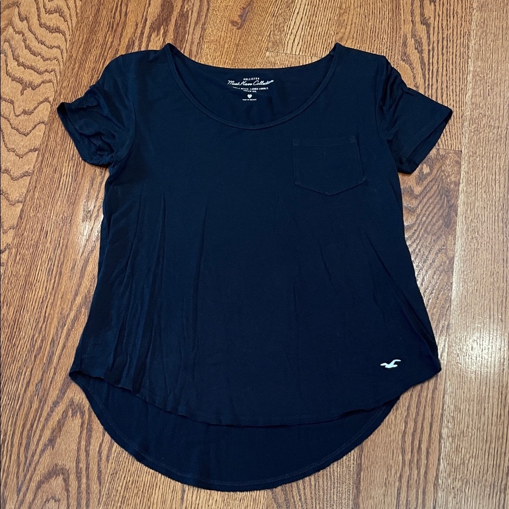 Hollister Women's Navy Short Sleeve Tee